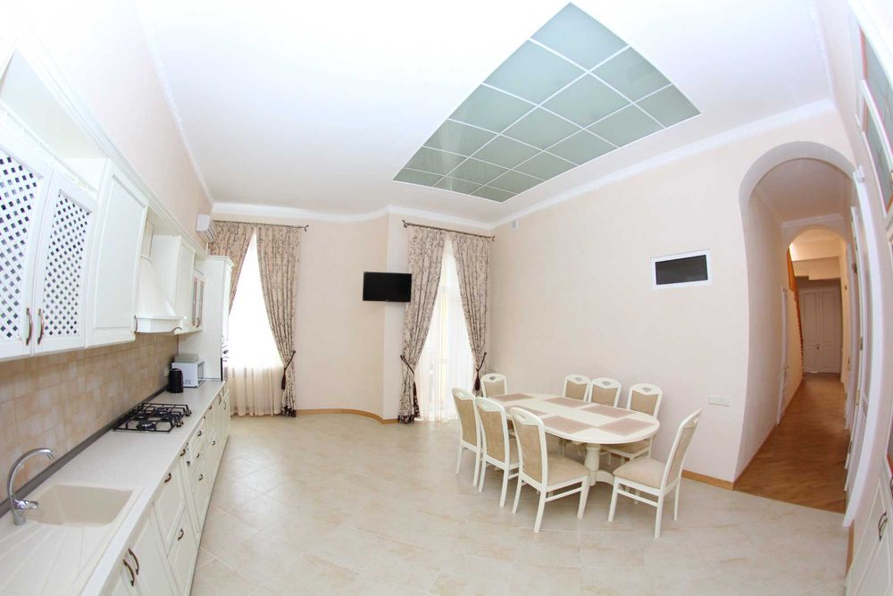 Дворівнева квартира в центрі Одеси