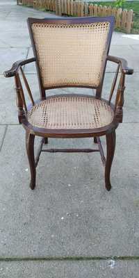 Cadeira antiga em madeira e palhinha em bom estado
