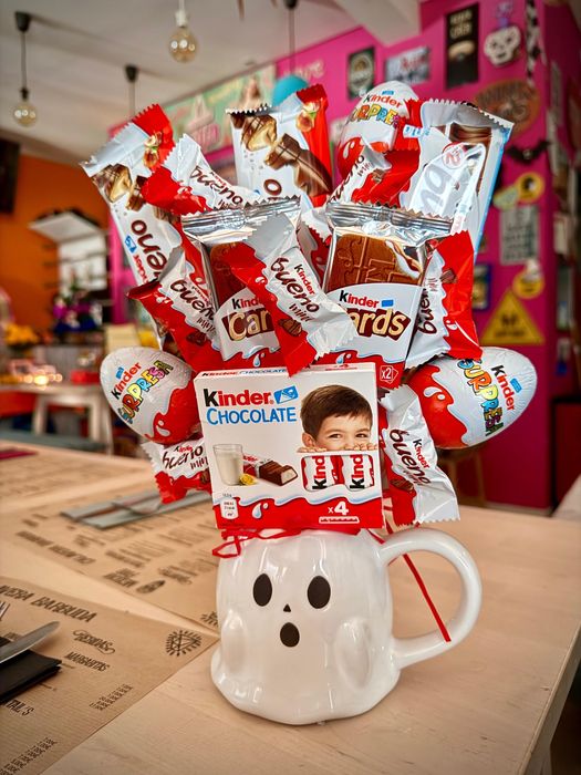 Caneca fantasma,abobora ou caveira com sortido de chocolates