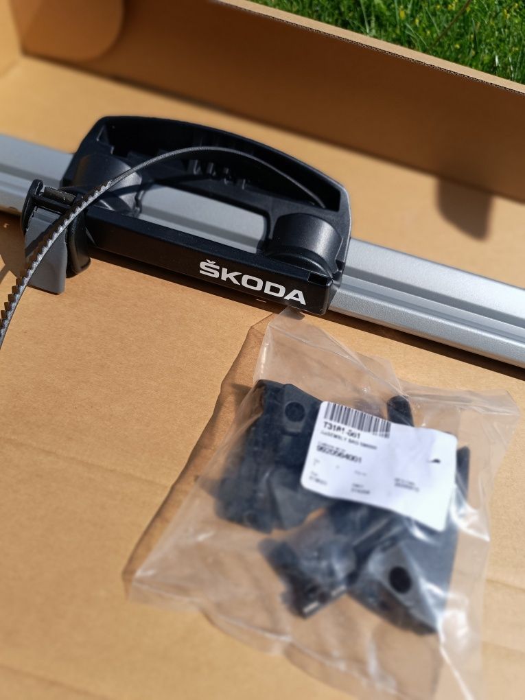 NOWY oryginalny uchwyt rowerowy SKODA (THULE)
