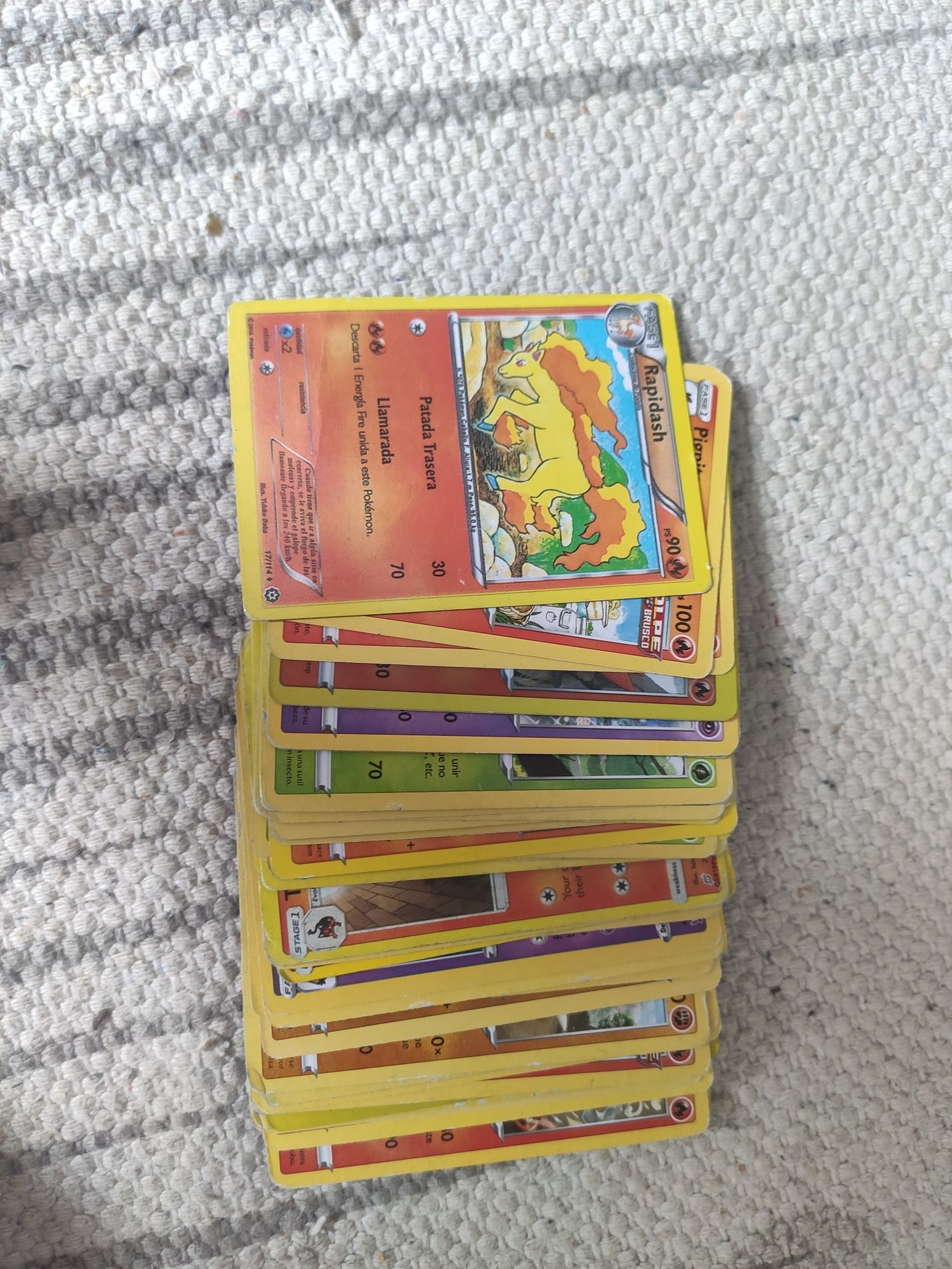 Cartas de Pokémon (50 cartas com caixa encluida)
