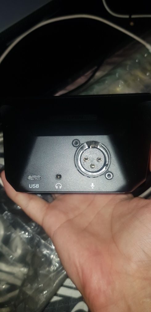 Elgato Wave XLR usado com suporte