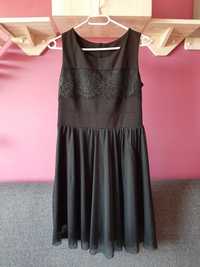 Rozkloszowana czarna krótka sukienka z koronką roz. S