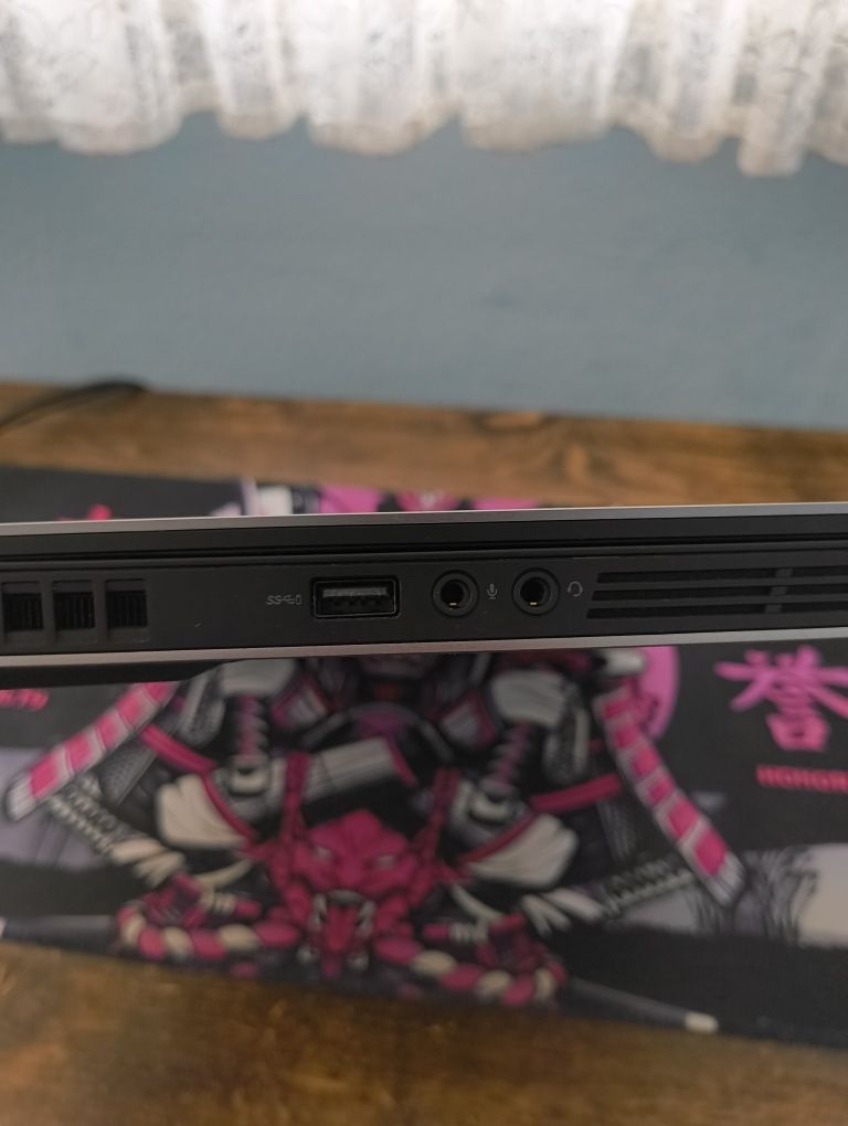 Dotykowy Laptop Alienware 13 r3