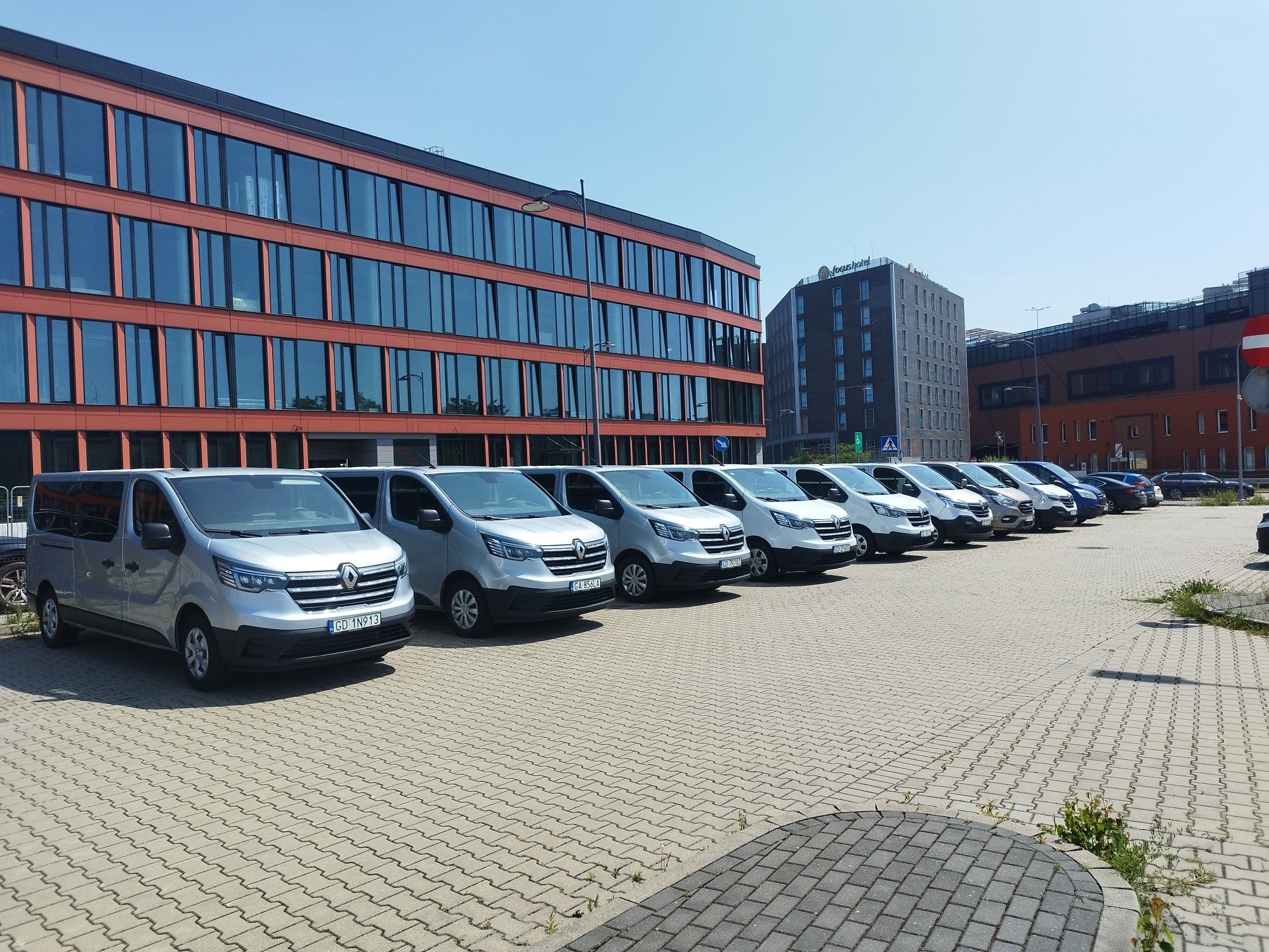 Bus 9 osobowy Wynajem Wypożyczenie Ford Transit Custom