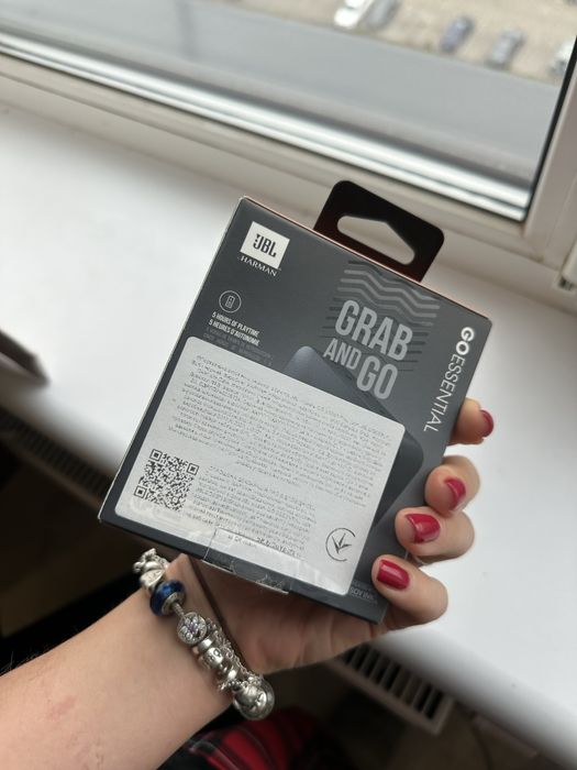 Нова колонка  JBL GO Essential (Black)