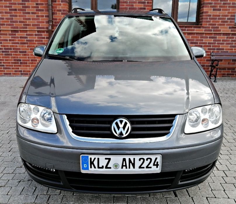 Volkswagen Touran ,Свіжопригнана.