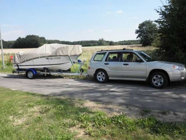 Łódź motorowa kabinowa