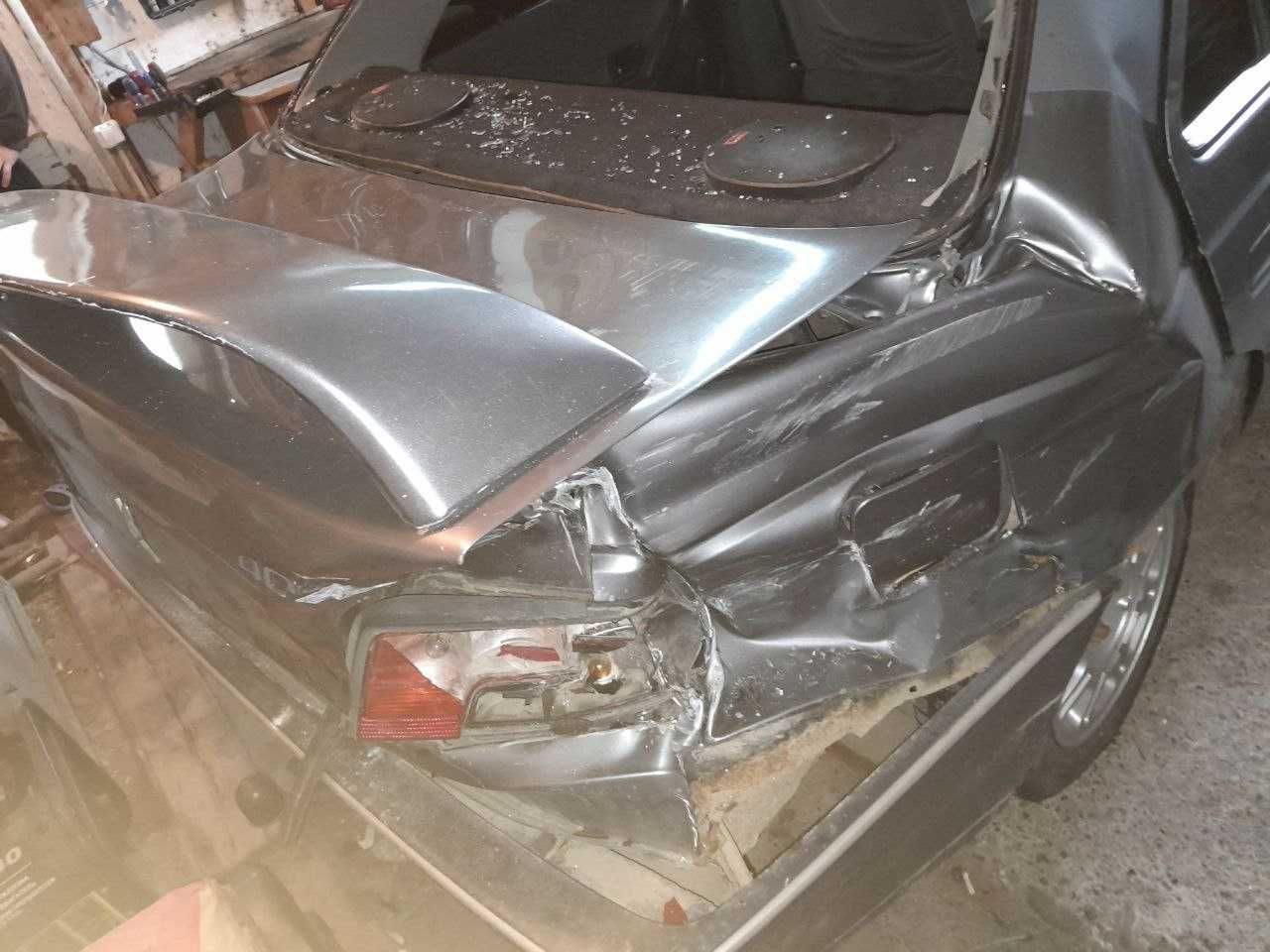 Автомобіль Пежо 405 1992 року