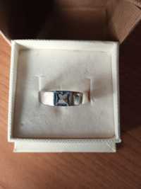 Nie noszony pierścionek srebrny próba 925 z topazem roz 11-12