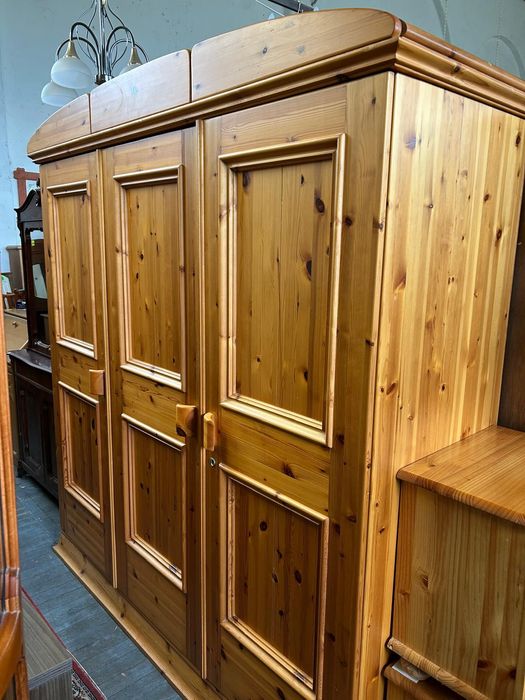 Drewniana solidna szafa