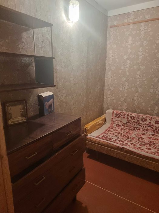 Швидко продам 4-кім кв. пр-т Слави 144( Залютіно)