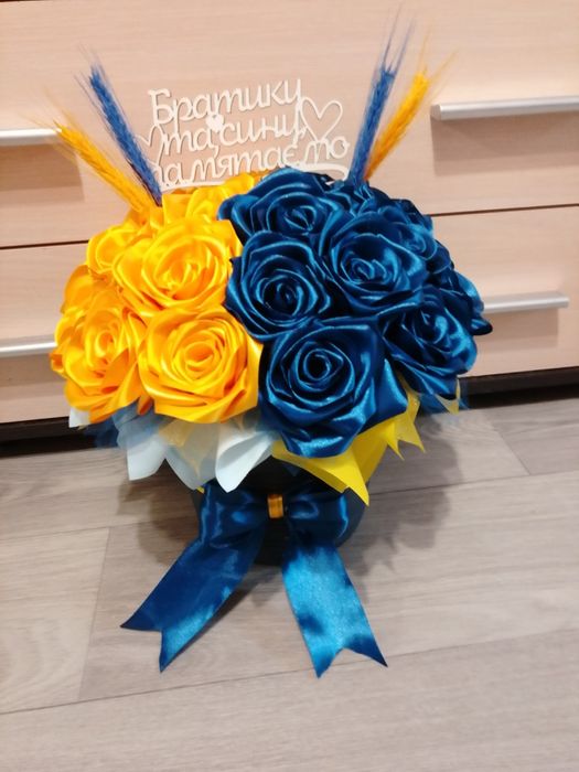 Композиції для загиблих.Букети з атласних стрічок та цукерок