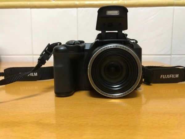 Máquina Fotográfica FUJI FILM FinePix S8600