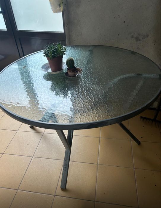 Mesa de vidro para jardim