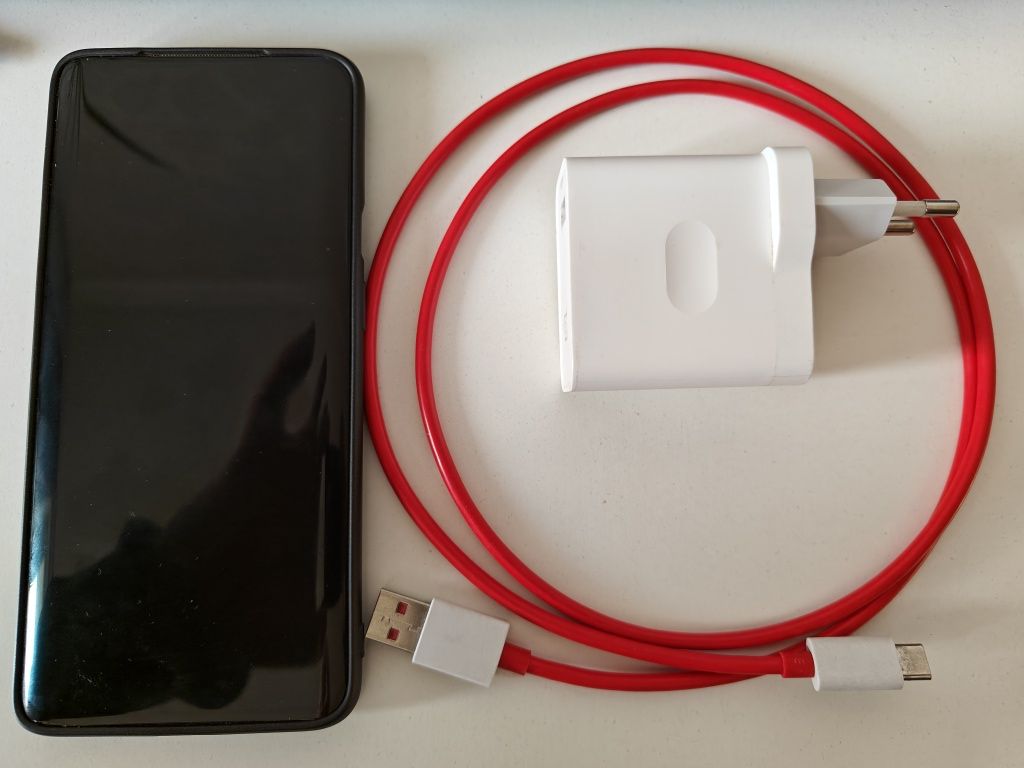 OnePlus 7T Pro 8/256 + чехол, зарядка Warp Charge 3.0.