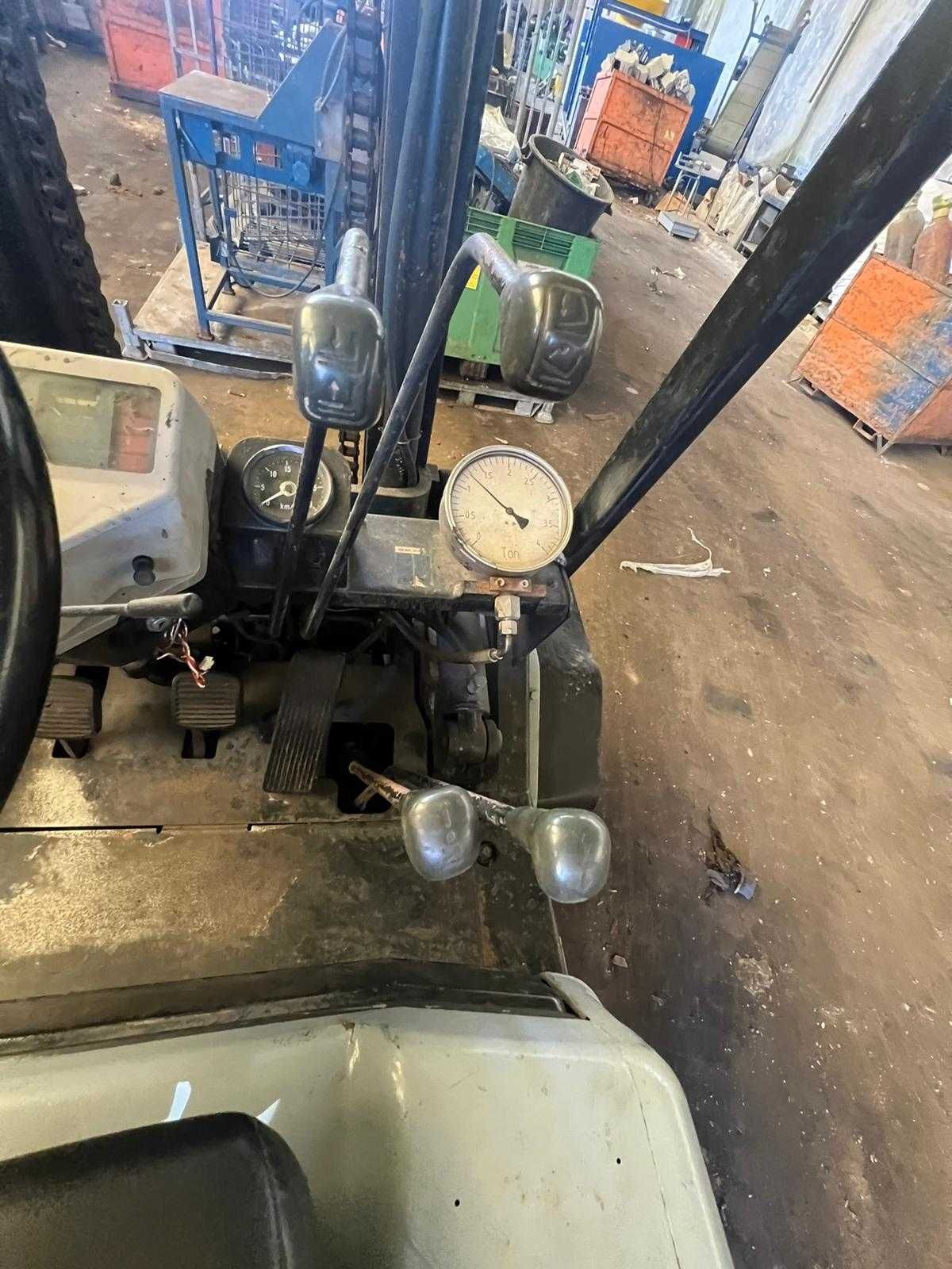 Empilhador KOMATSU 3000 KG