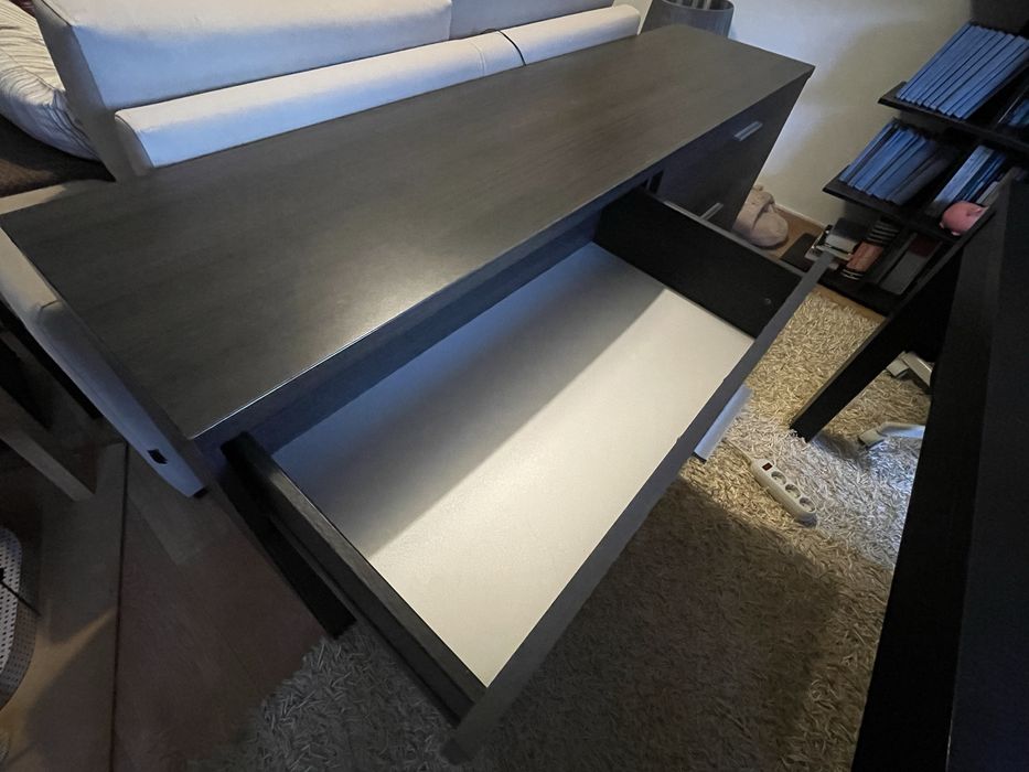 Cómoda cinzeta com 6 gavetas