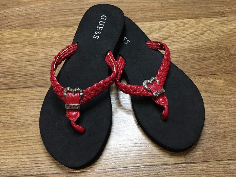 Надлегкі жіночі капці GUESS