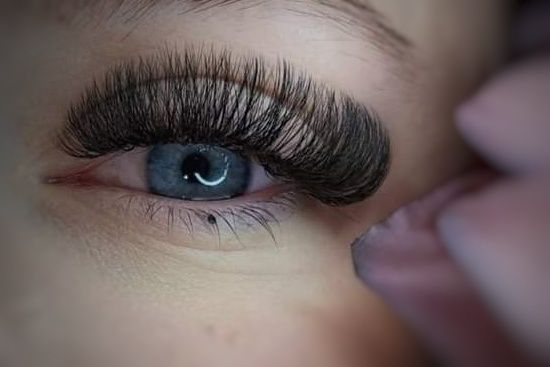 Stylizacja rzęs i paznokci