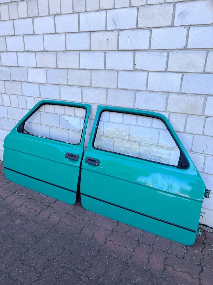 Fiat 126p drzwi prawe lewe szyba szyby maluch elegant