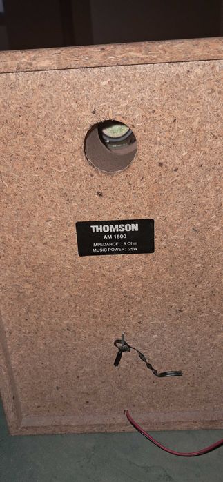 Wieża Thomson AM 1500 z fabrycznymi kolumnami