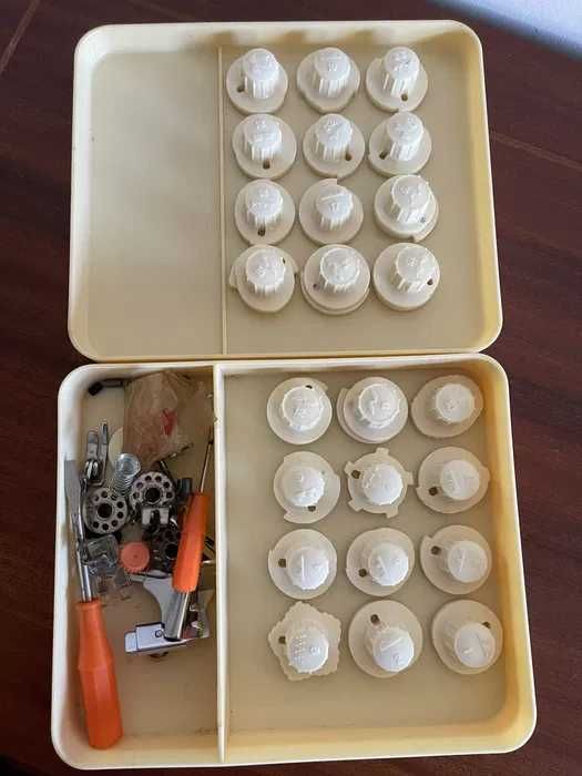 Máquina de Costura Oliva com móvel