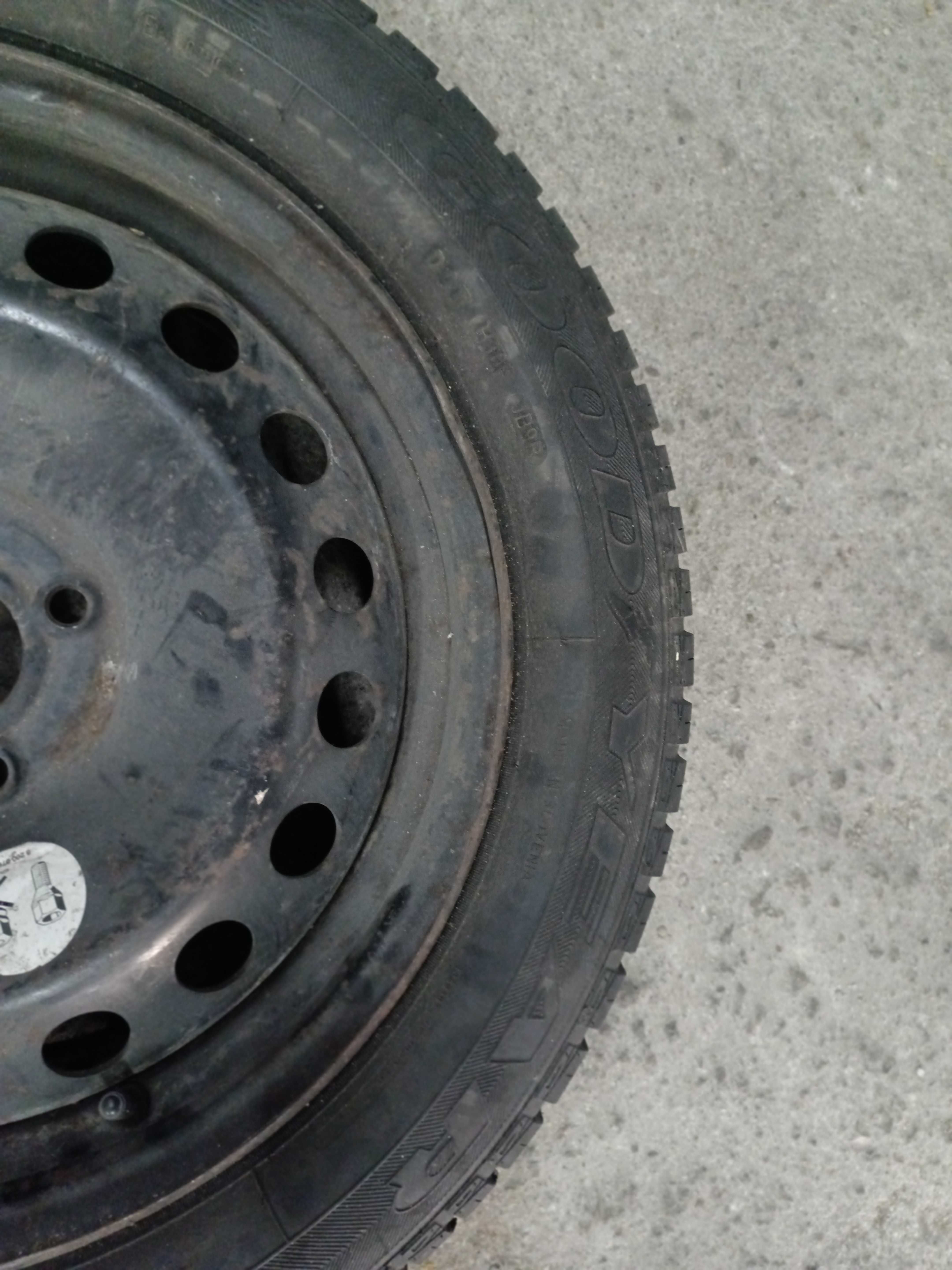 Roda de carro semi nova