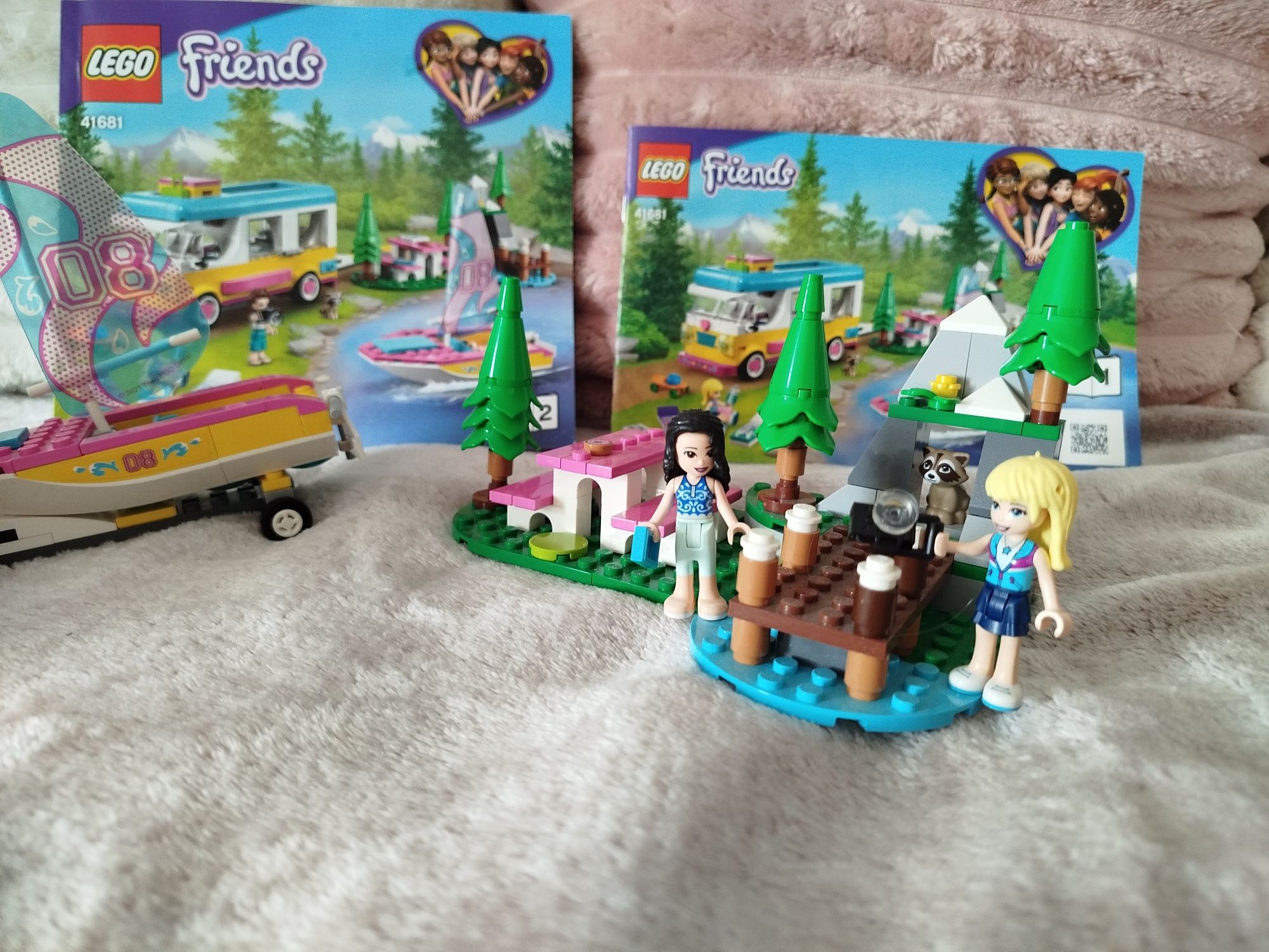 LEGO Friends Leśny mikrobus kempingowy i żaglówka 41681