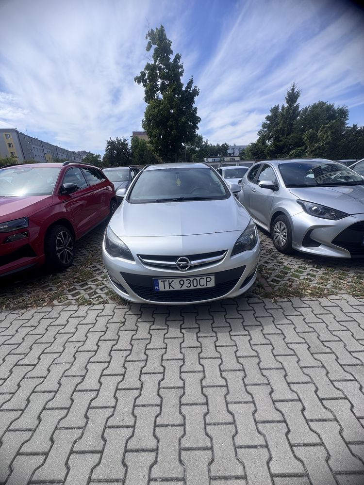 Sprzedam Opel Astra J 2013r