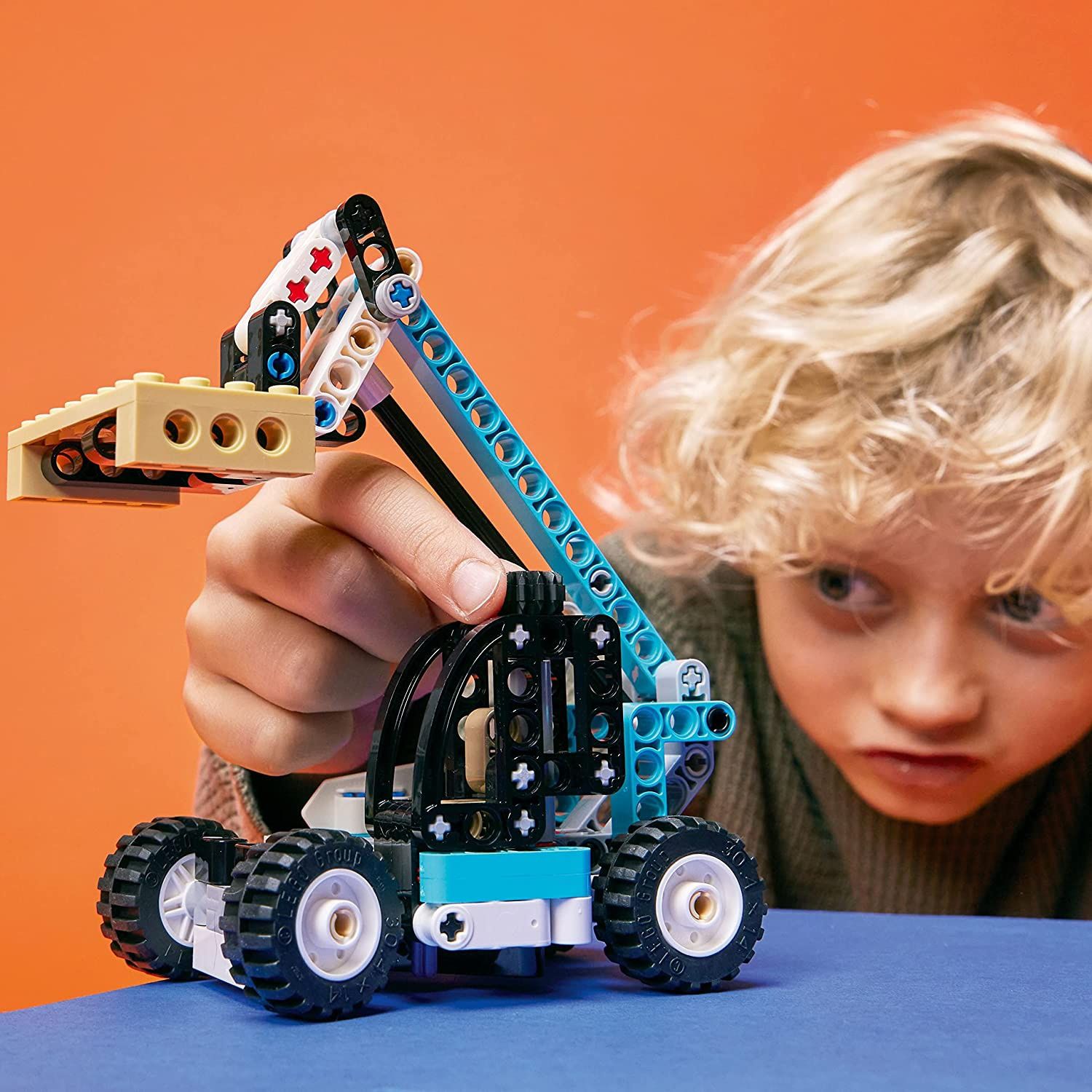 Конструктор LEGO Technic телескопічний навантажувач погрузчик