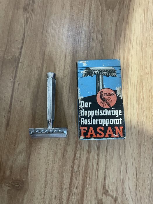 Brzytwa FASAN ANTYK bez dolnej części pudełka