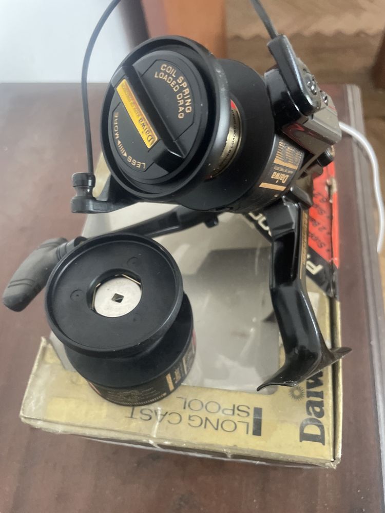 Carreto de pesca marca DAIWA modelo PR2000H