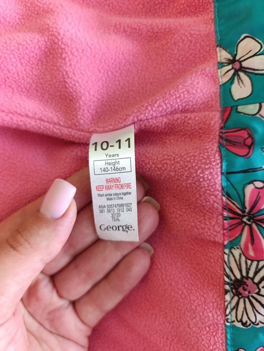 Куртка на дівчинку