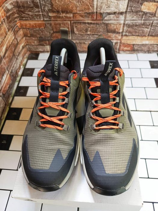 кросівки adidas gore-tex (42р.27см)