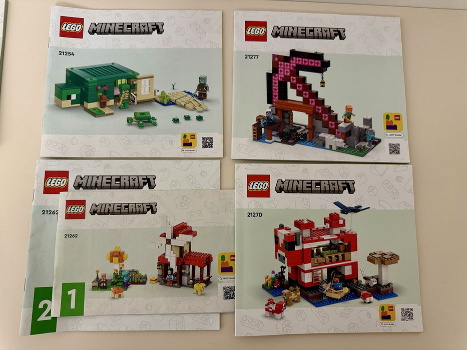 Більше 30 наборів Lego Minecraft набором
