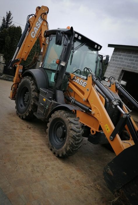 Usługi Koparko-Ładowarką Prace Ziemne Wykopy, Transport