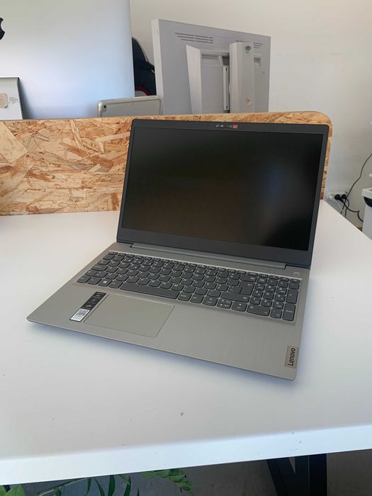 Lenovo IdeaPad 3 | AMD 3020e | 4GB RAM | 128GB SSD | 15.6” HD (NOVO)
