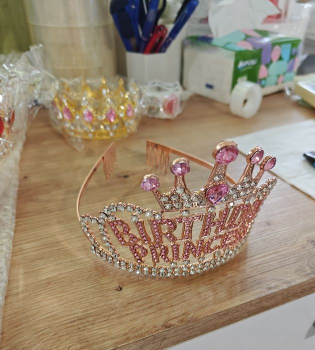 Диадема , тиара , корона. Діадема на голову, для торта.