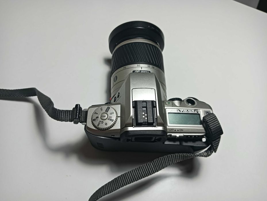 Minolta Dynax 4 z obiektywem AF Zoom 28–100 mm + pokrowiec i statyw