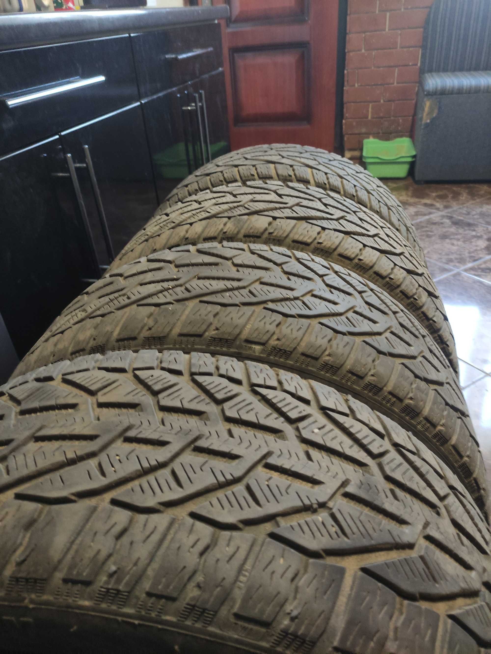 Шини 225/45/R17 все сизонка