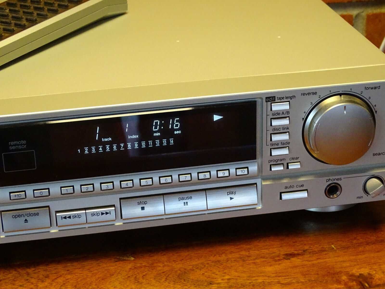 Проигрыватель CD Technics SL-P477A