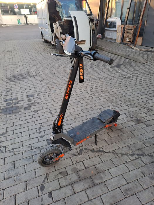 Продам самокт Kukirin G2