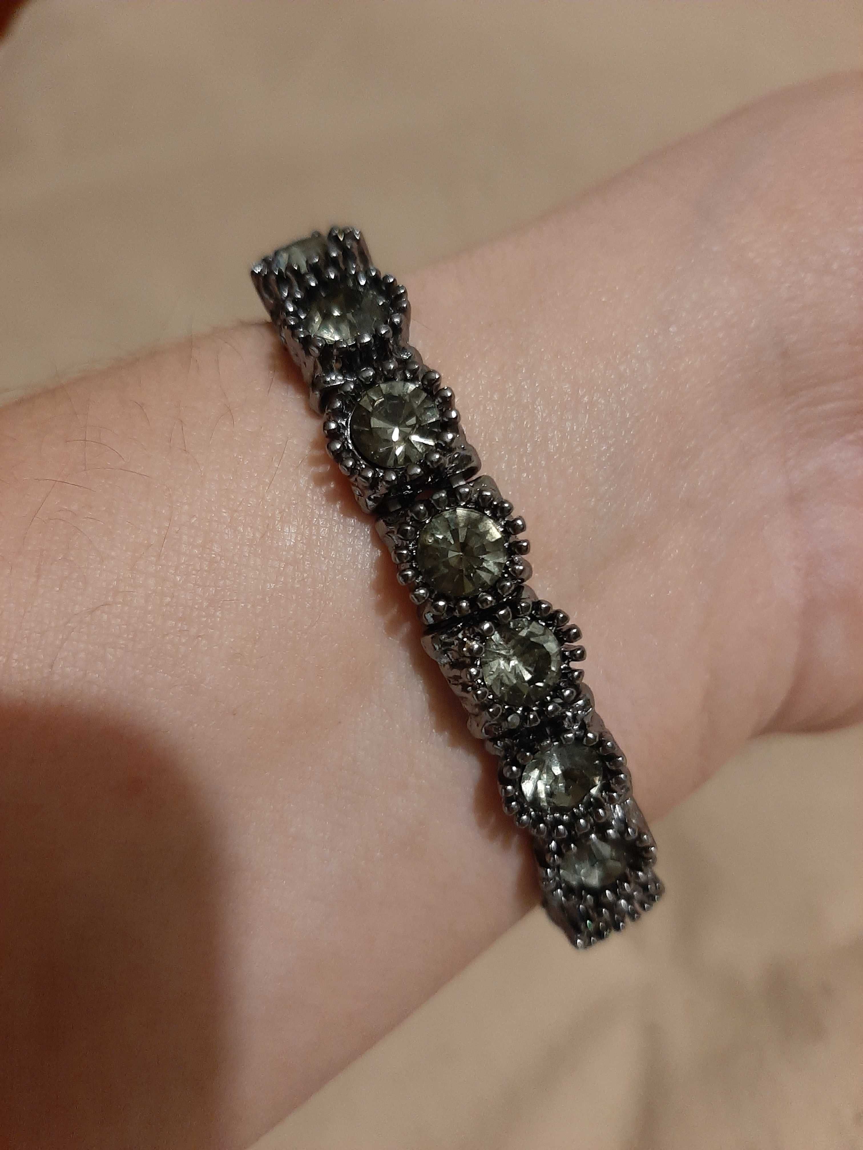 Colares variados e 1 pulseira