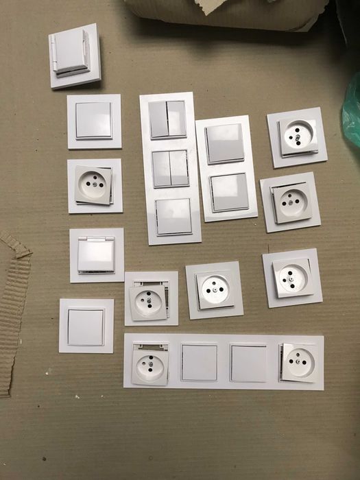 KARLIK, gniazdo gniazdka, ramki, włączniki zestaw biały