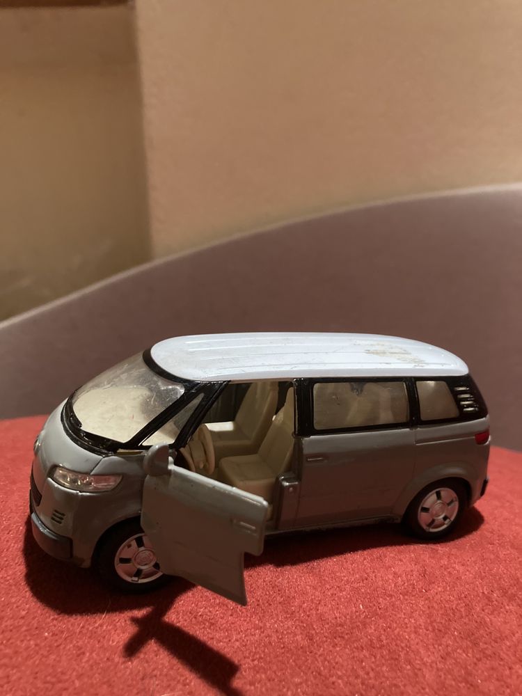 Model Volkswagen New Microbus