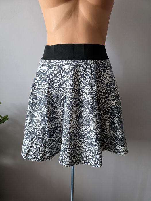 Reserved rozkloszowana spódnica we wzory S M