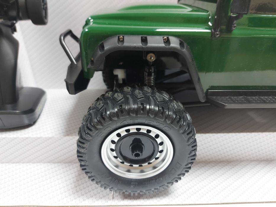 Carson RC 1/8 Land Rover Defender Green RTR Rock Crawler RC35