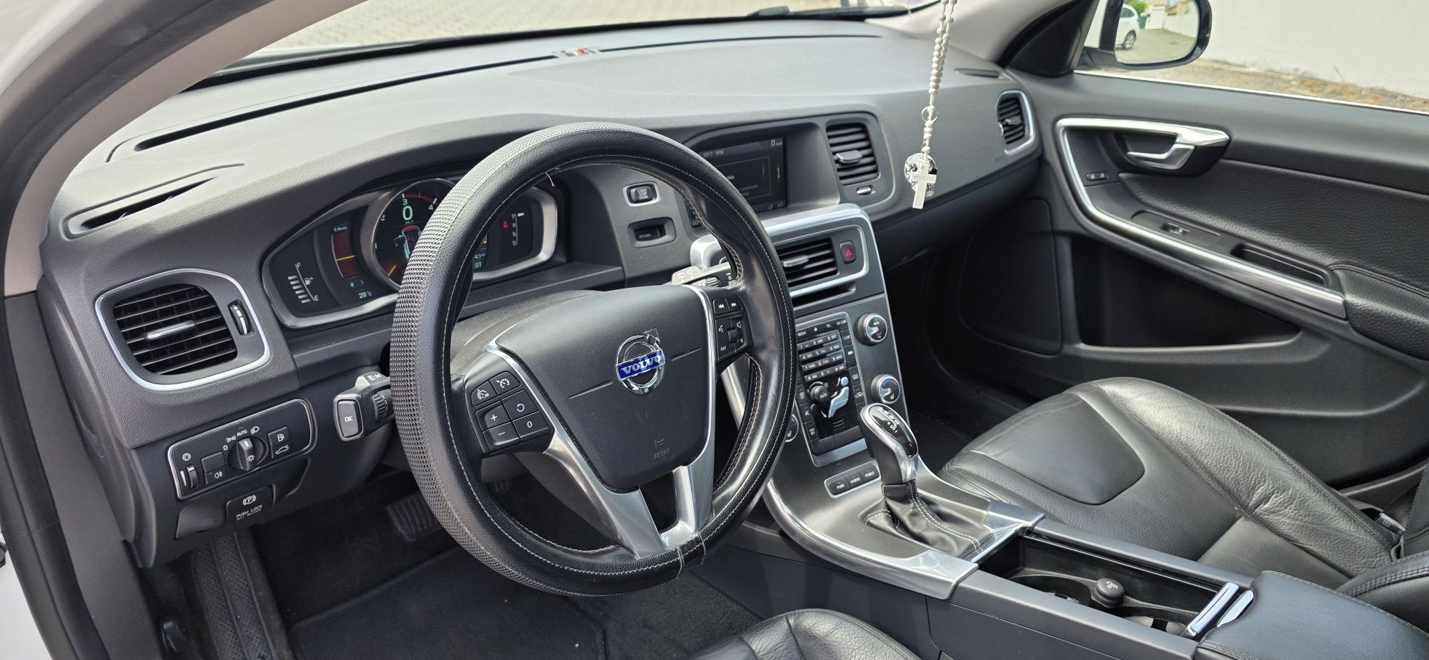 Volvo V60 D6 2.4
