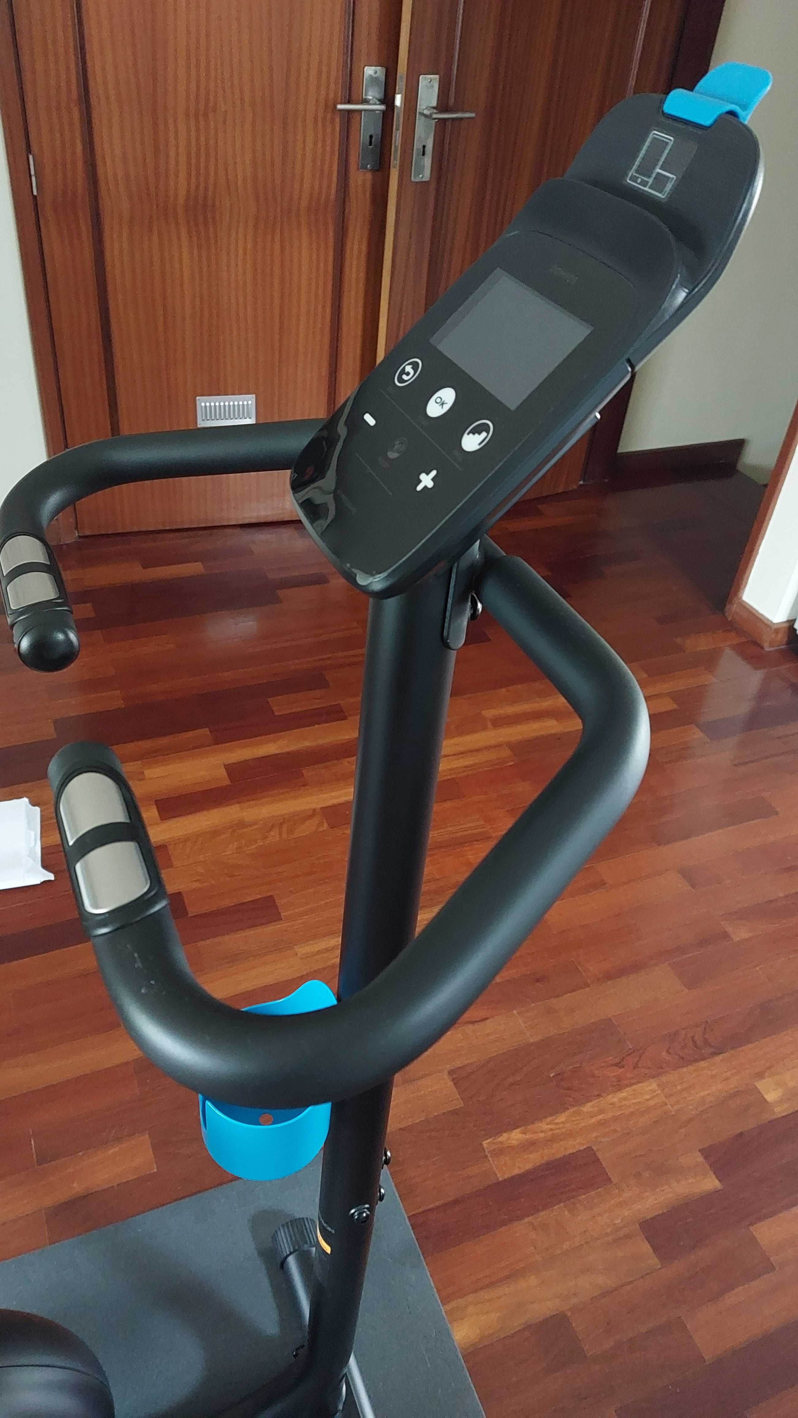 Bicicleta estática DOMYOS EB 140 impecável. Tapete e Selim almofadado